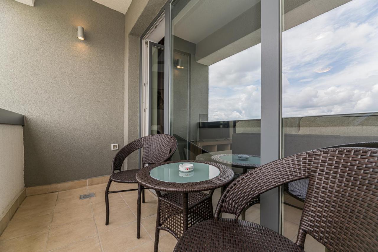 Coresi Modern Apartment Брашов Екстер'єр фото