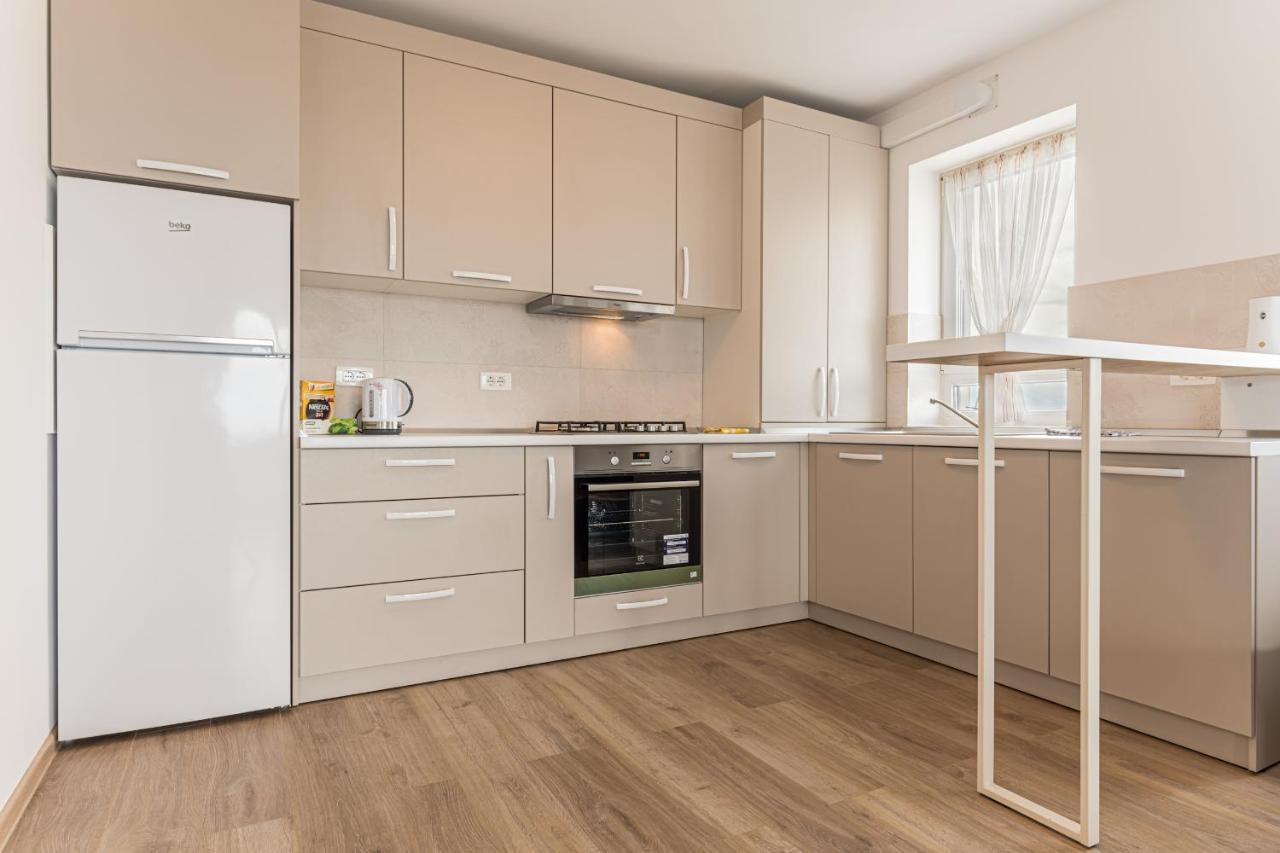 Coresi Modern Apartment Брашов Екстер'єр фото